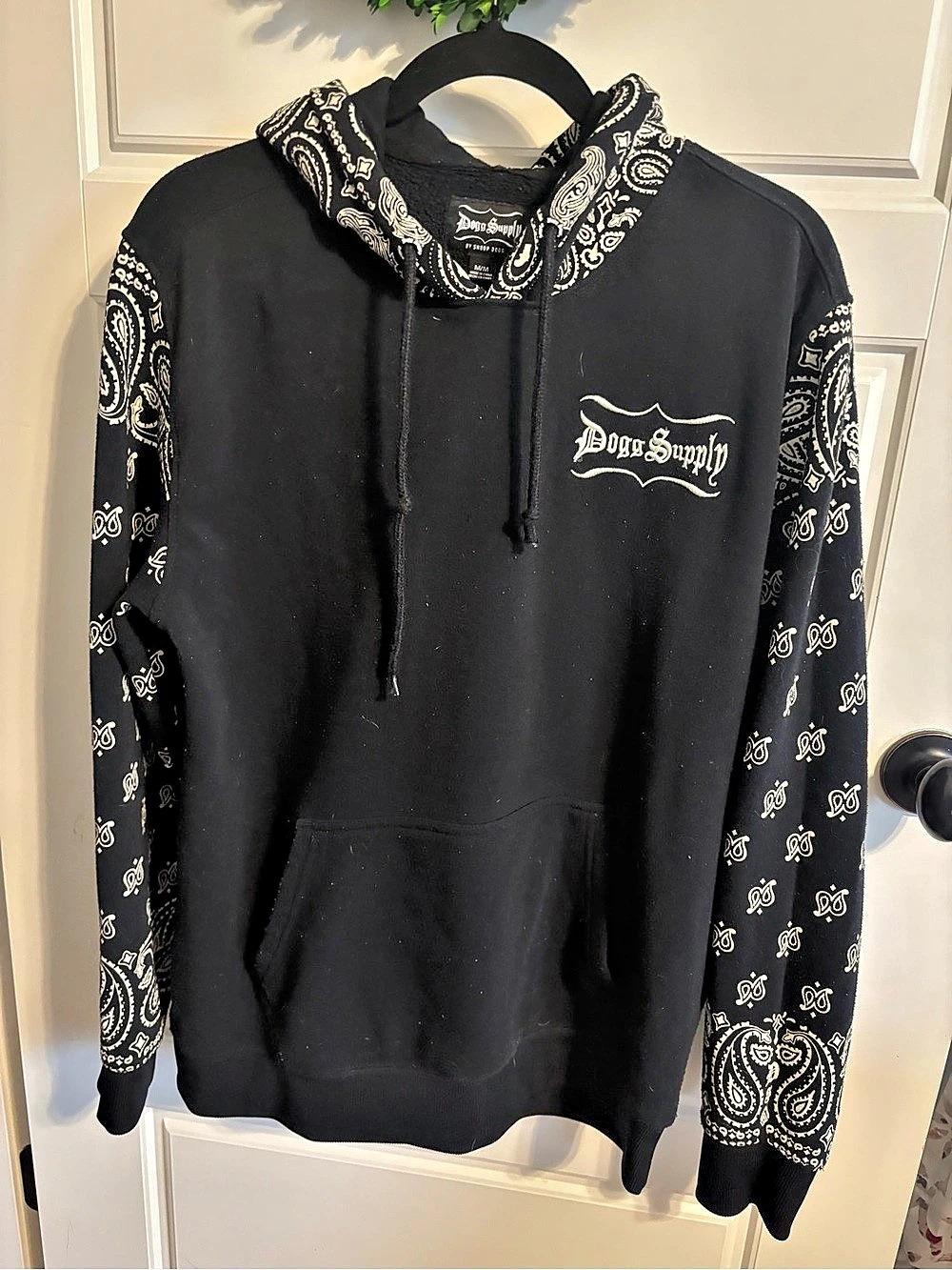 Dogg Supply Paisley Sleeve Hoodie Size Medium